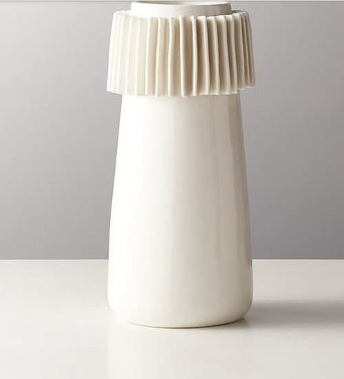 Ruff White vase image