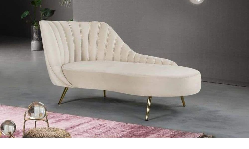 Next in Style - As If! A 2020 Modern Glam Take On Clueless’ Cher Horowitz’s Bedroom