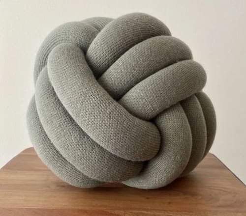 Scoren-storm gray knot pillow image